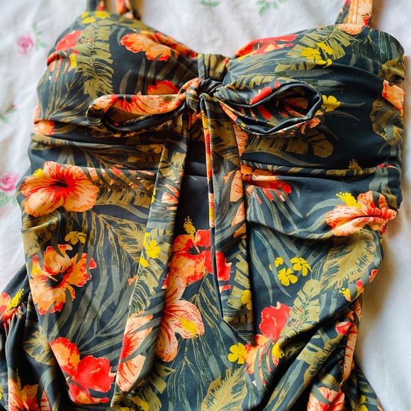 Floral swimsuit size: Medium Brand: Simon’s - Picture 2 of 4